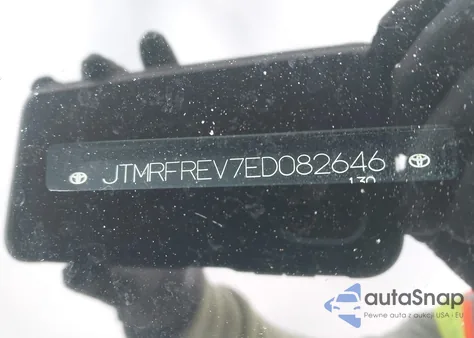 2014 Toyota Rav4 Xle z USA, uszkodzony, nr VIN JTMRFREV7ED082646